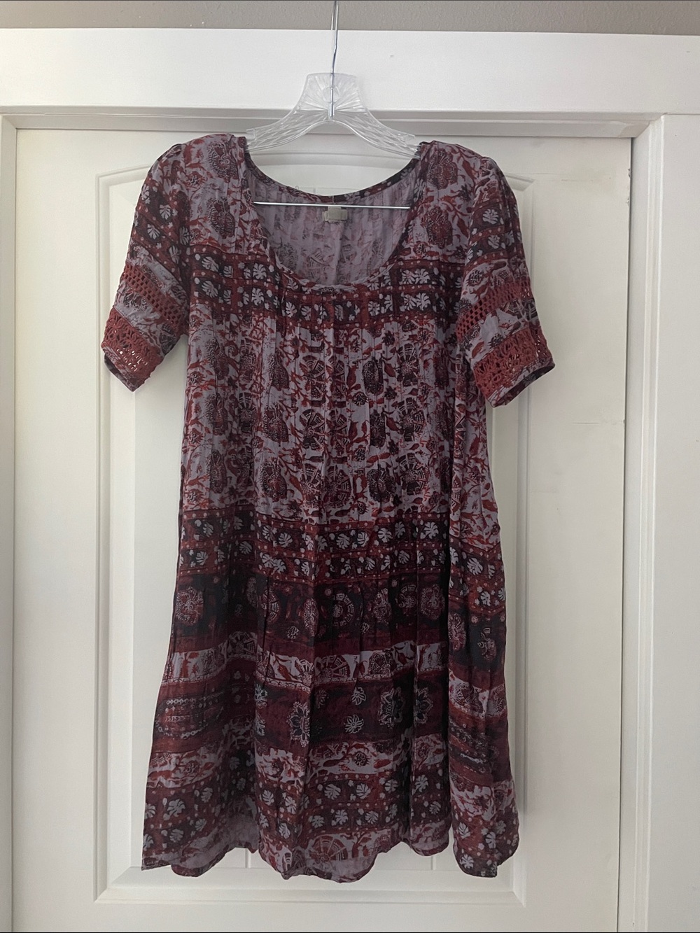 Ecoté Boho Floral Short-Sleeve Tunic Dress in Lavender/Burgundy